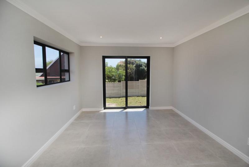 3 Bedroom Property for Sale in Fraaiuitsig Western Cape